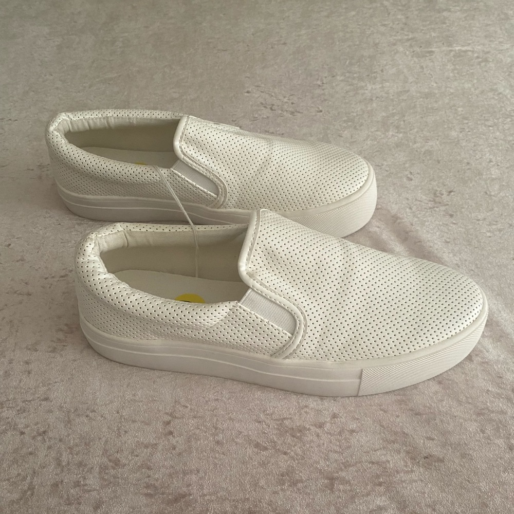 American Eagle off white slip on shoes